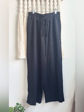 Classic Concepts Black Wide-Leg
Drawstring Pants